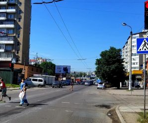 Працівниками КП “Івано-Франківськміськсвітло” проведено комплекс робіт з реконструкції світлофорного об’єкту, що знаходиться на  вул. Тролейбусній.