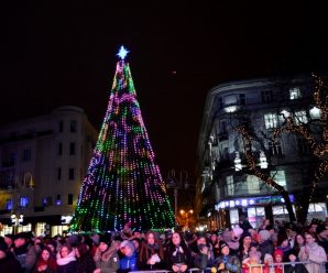 В Івано-Франківську урочисто відкрили новорічну ялинку.