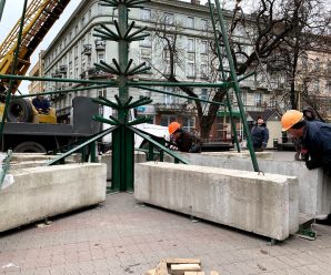 Монтаж центральної ялинки