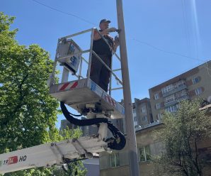 Планові роботи по відновленню металевих опор по вул. ак. Сахарова