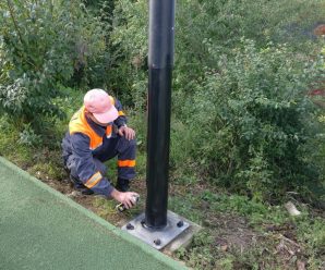 Відновили декоративну опору з освітленням бігової доріжки (навколо міського озера) після падіння дерева внаслідок негоди