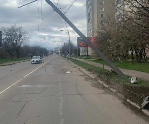 Ліквідація наслідків після ДТП із збиттям залізобетонної опори вуличного освітлення по вул. Петлюри